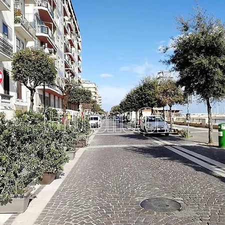 Casa Vacanze Lungomare 30 Mt Dal Mare * Crotone