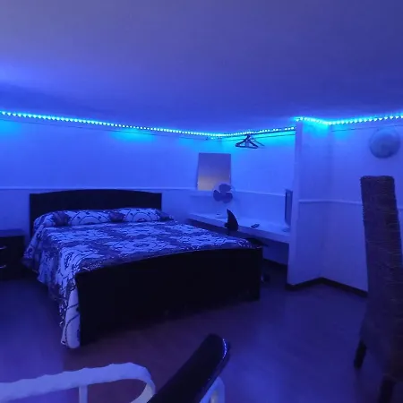 Holiday home Casa Vacanze Lungomare 30 Mt Dal Mare *