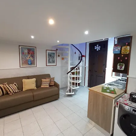 Holiday home Casa Vacanze Lungomare 30 Mt Dal Mare Crotone